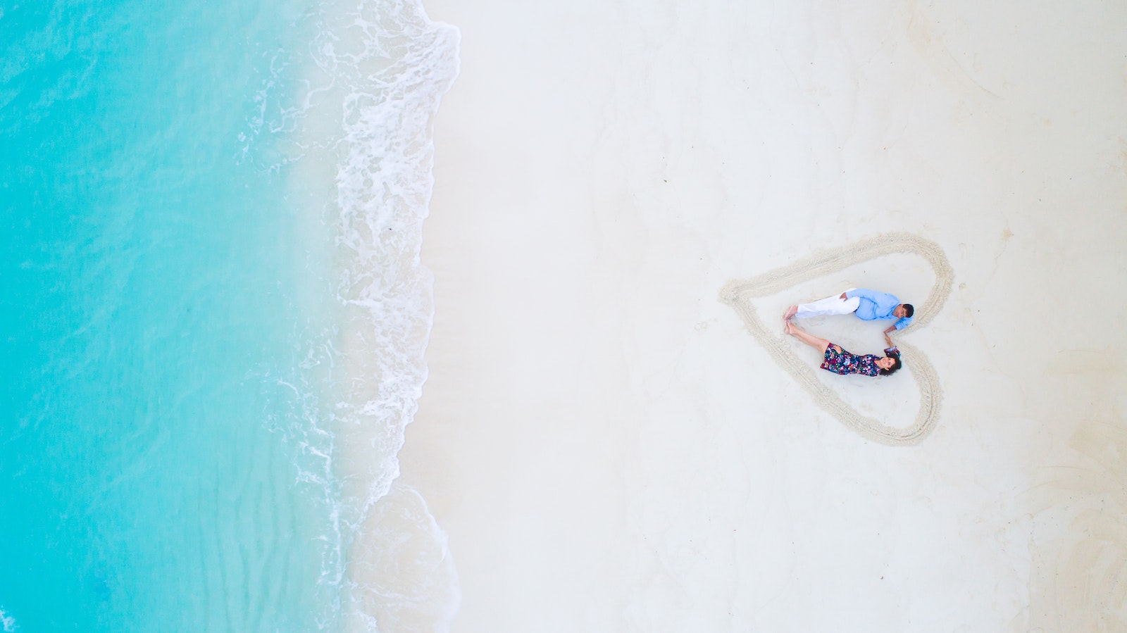 Maldives - White sand, blue sees. The perfect romantic getaway.