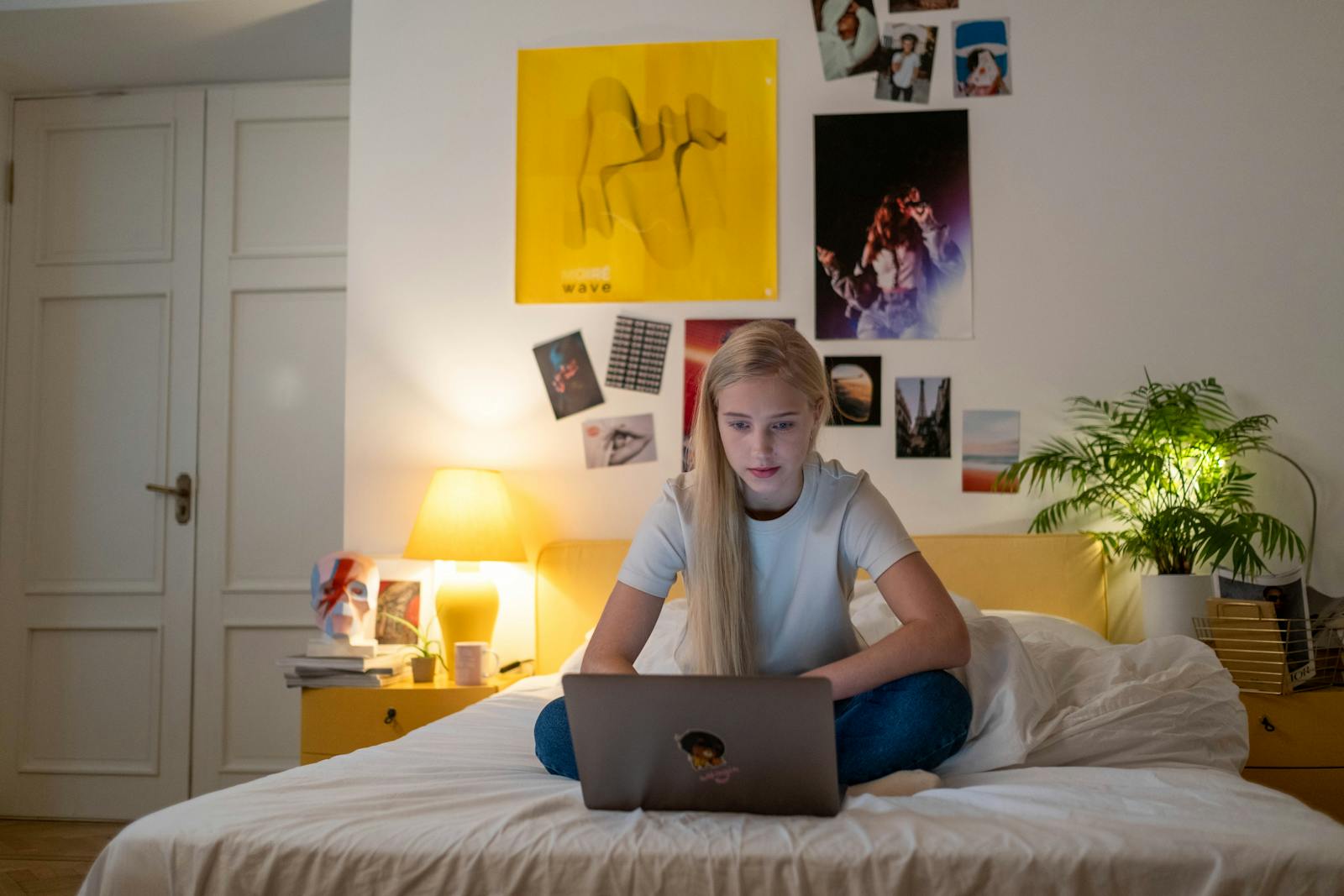 Parenting in the Digital Age: How to Set Healthy Boundaries for Your Teen