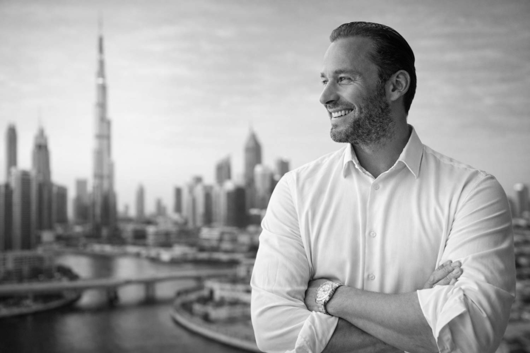 Warum viele Immobilienbesitzer nie wirklich reich werden – Immobilieninvestor Alexander Schneider über Besitz, Vermögen und den entscheidenden Unterschied - Cosmopolitan Courier - Cosmopolitan Courier