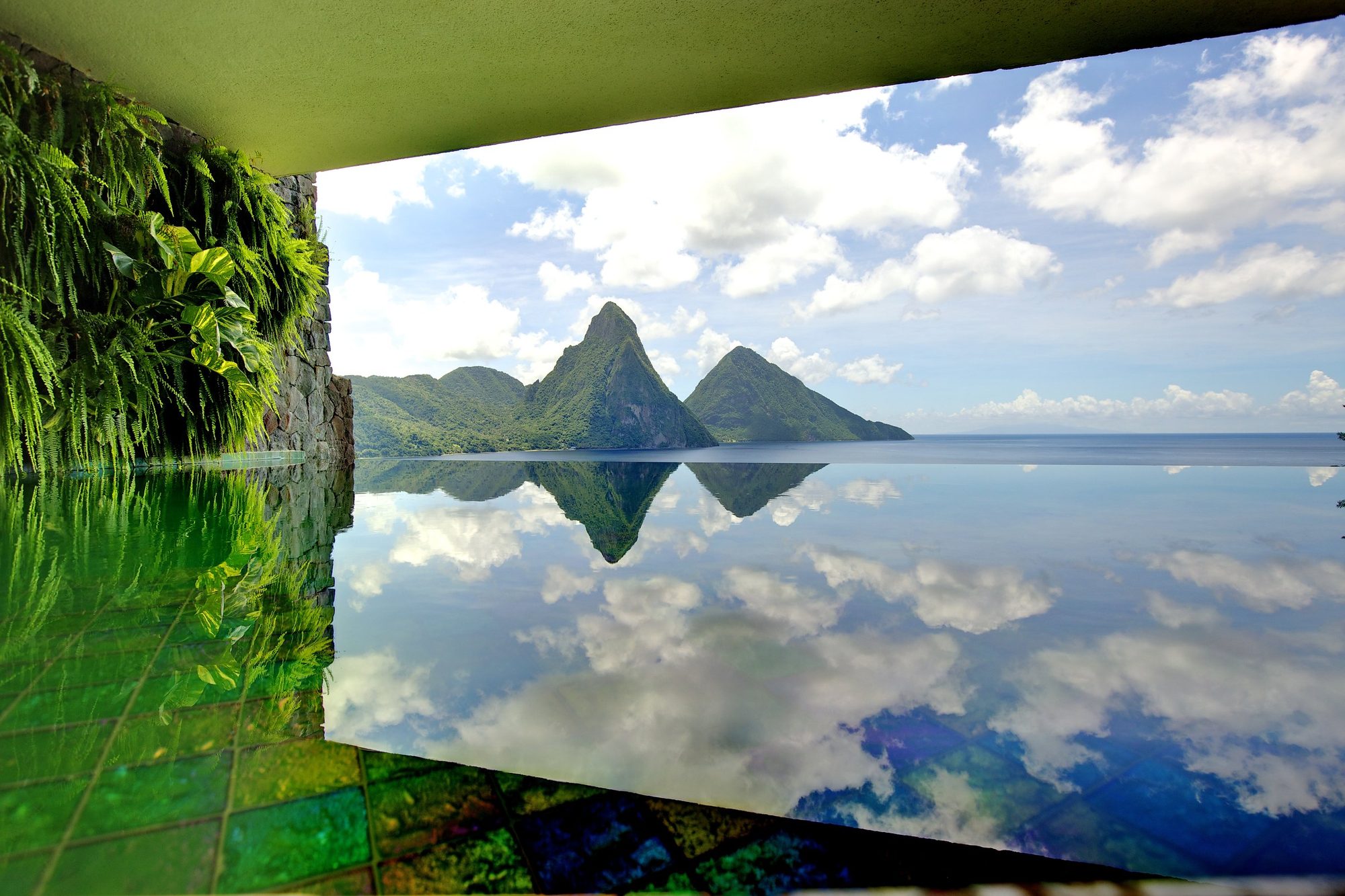 Jade Mountain, Saint Lucia: rooms with the fourth wall left off | Cosmopolitan Courier